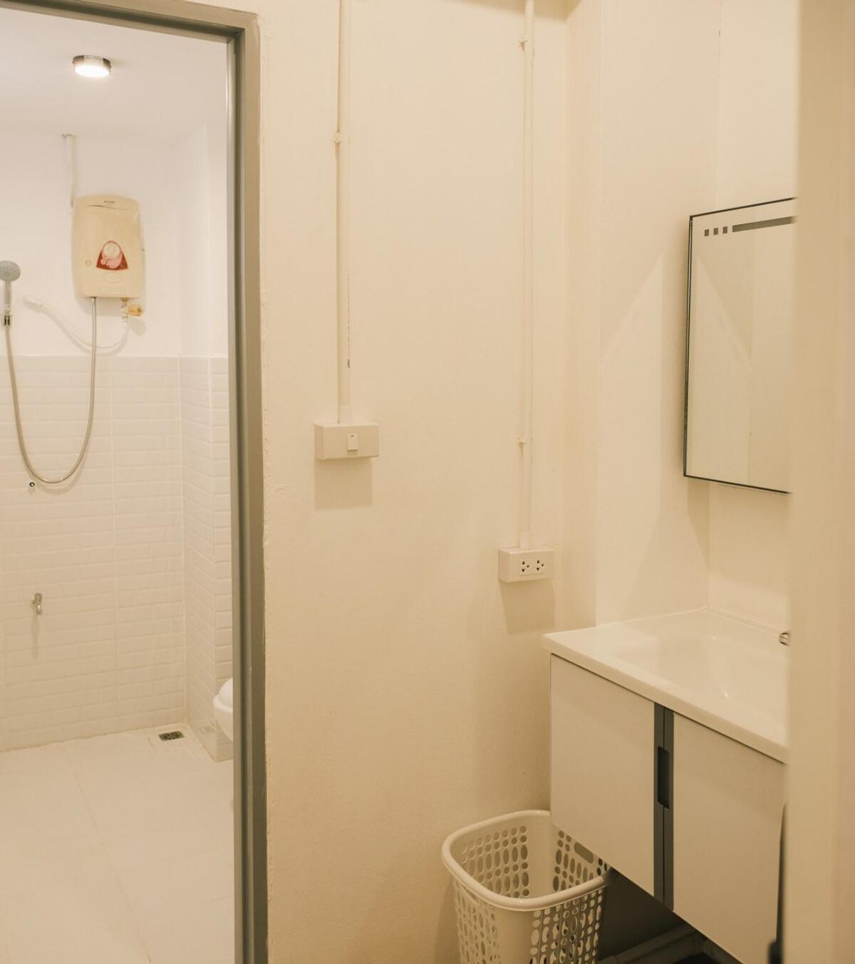 Center Newly Renovate 2br King Size Bed *