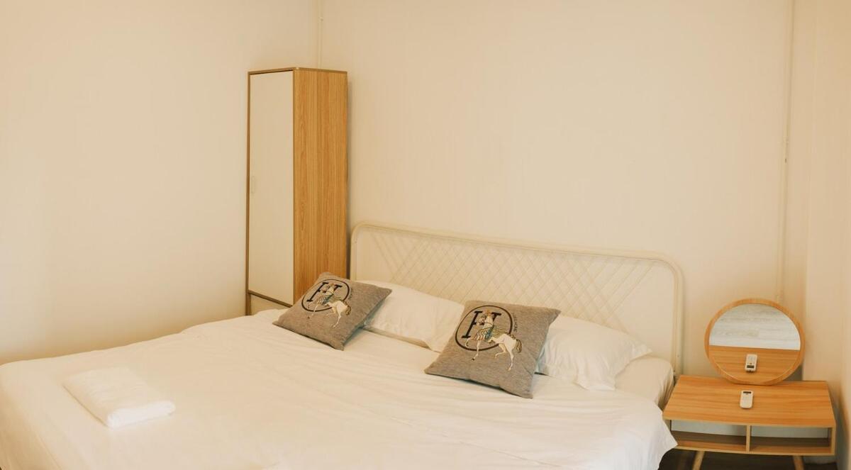 Center Newly Renovate 2br King Size Bed
